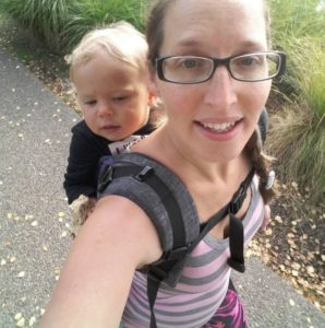 18 weeks pregnant and off on a 4km walk in our Soul Slings onbuhimo.